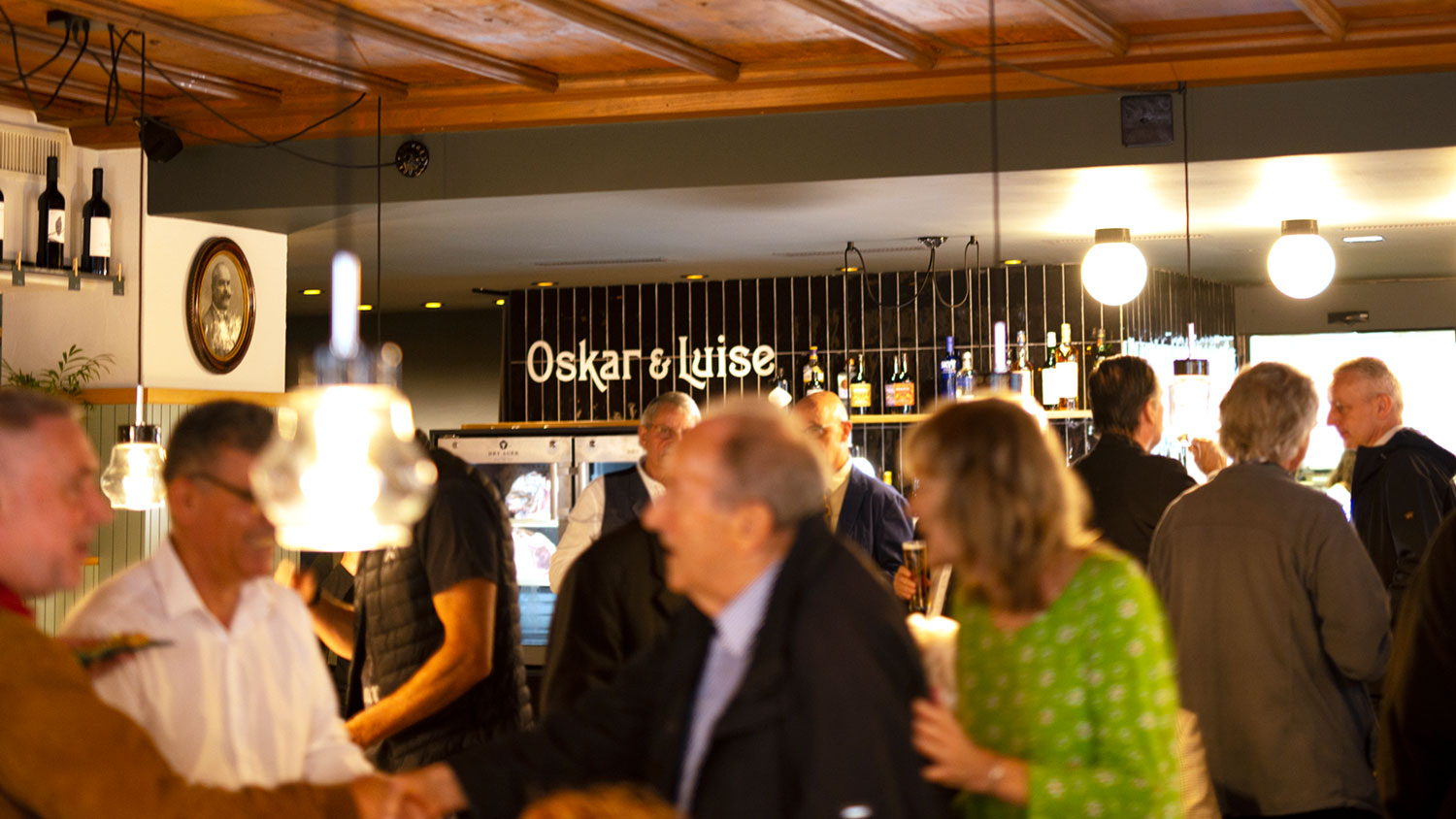 Bild zur Eröffnungsfeier vom Restaurant Oskar & Luise.